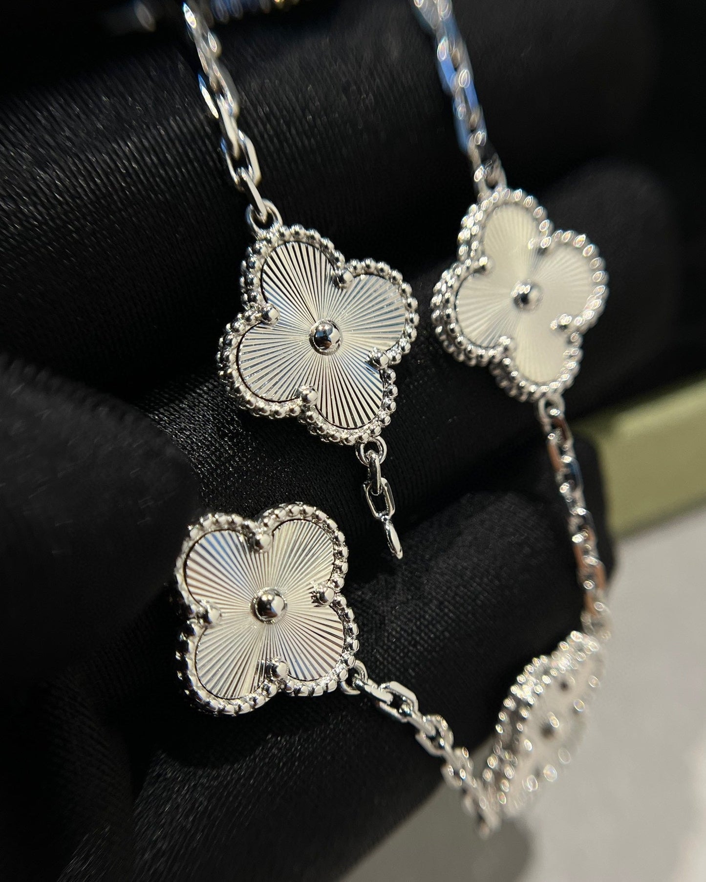 [⭐JeweliWhal] COLLECTION DE BRACELETS LASER TRÈFLE 5 MOTIFS