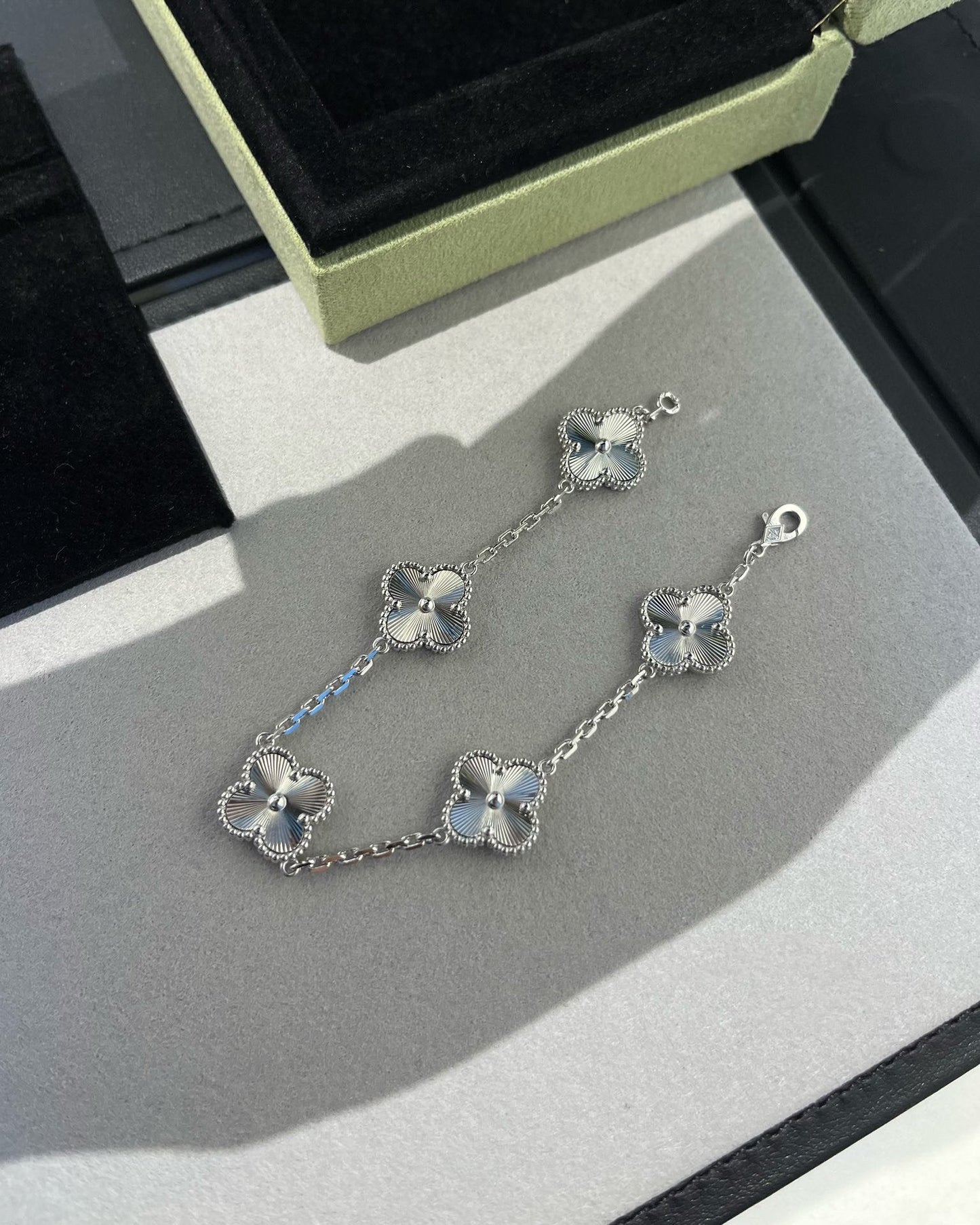 [⭐JeweliWhal] COLLECTION DE BRACELETS LASER TRÈFLE 5 MOTIFS